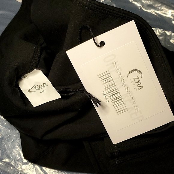 NWT Zyia Black Cuffed Mirage Mid-Rise 7/8 24" - 6-8 - Picture 4 of 9